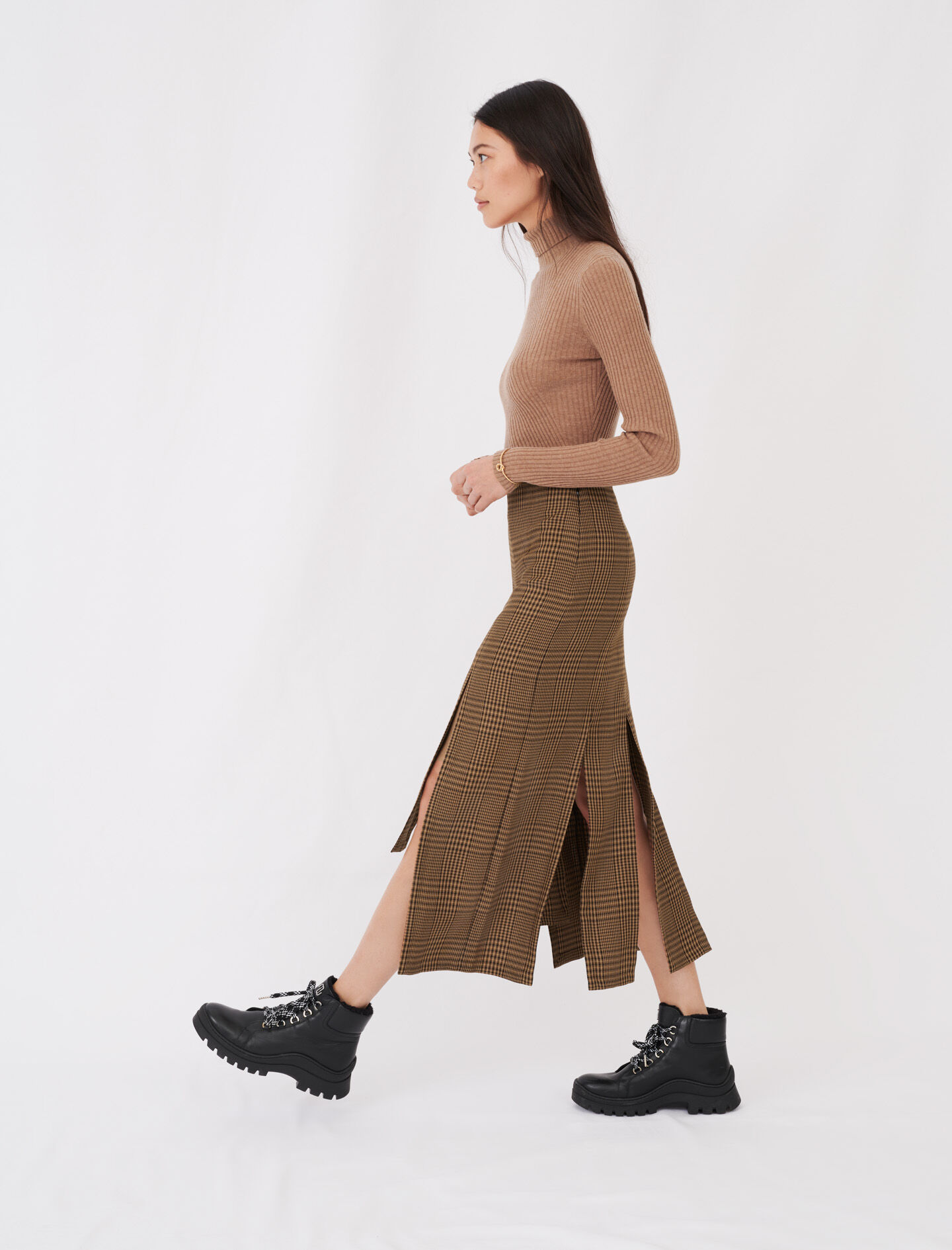 brown skirt